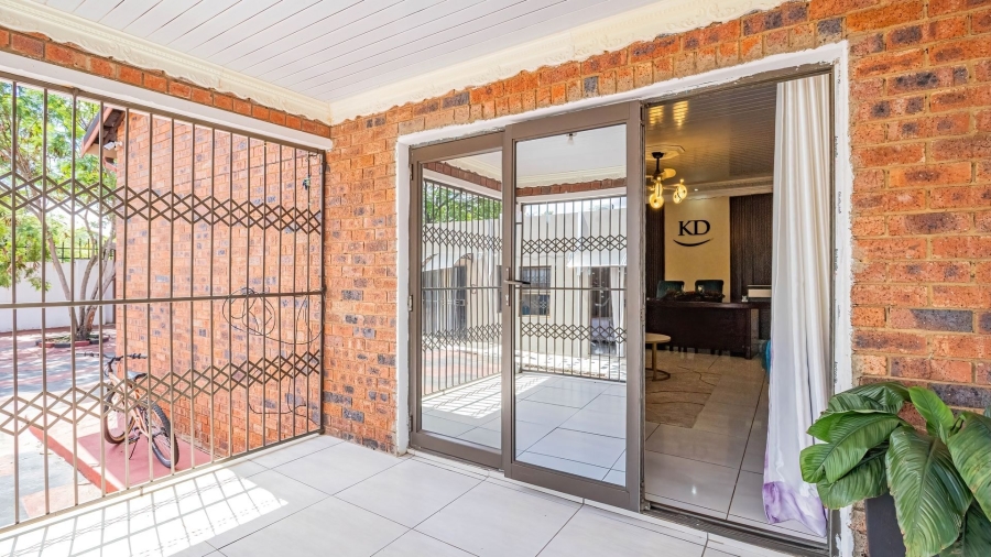 7 Bedroom Property for Sale in Mogwase Unit 4 North West